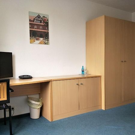 Hotel Zum Gruenen Tor Hoppegarten Extérieur photo