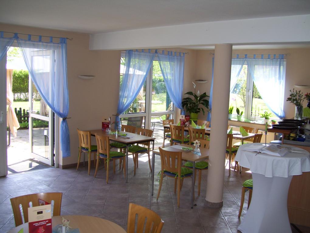 Hotel Zum Gruenen Tor Hoppegarten Extérieur photo