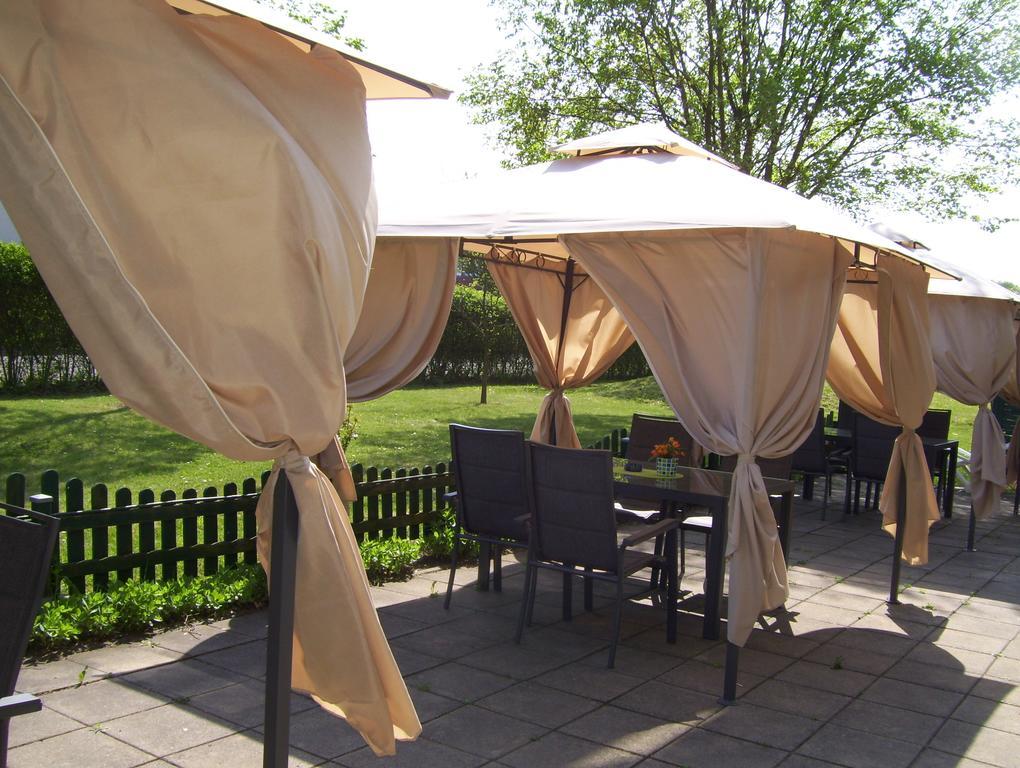 Hotel Zum Gruenen Tor Hoppegarten Extérieur photo