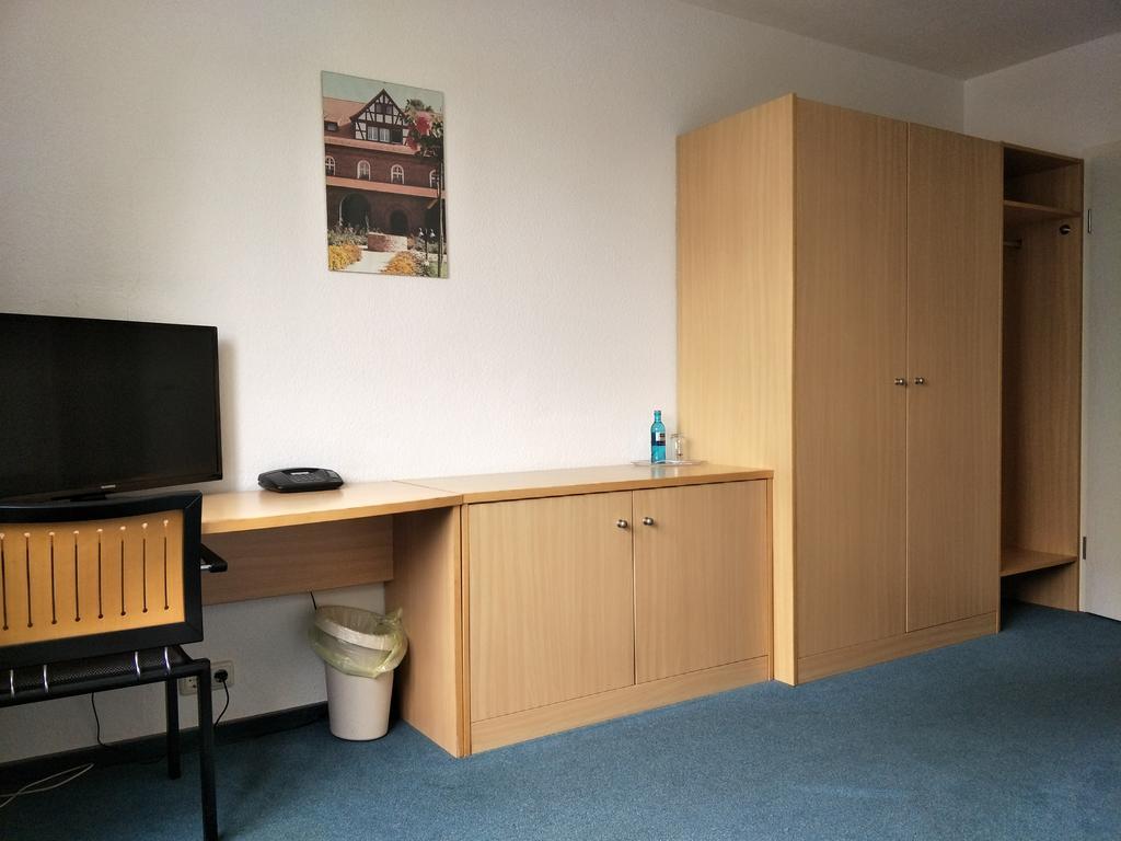 Hotel Zum Gruenen Tor Hoppegarten Extérieur photo