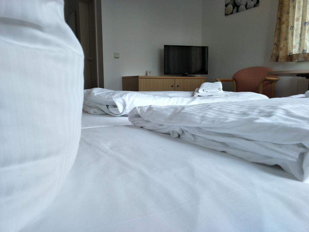 Hotel Zum Gruenen Tor Hoppegarten Extérieur photo