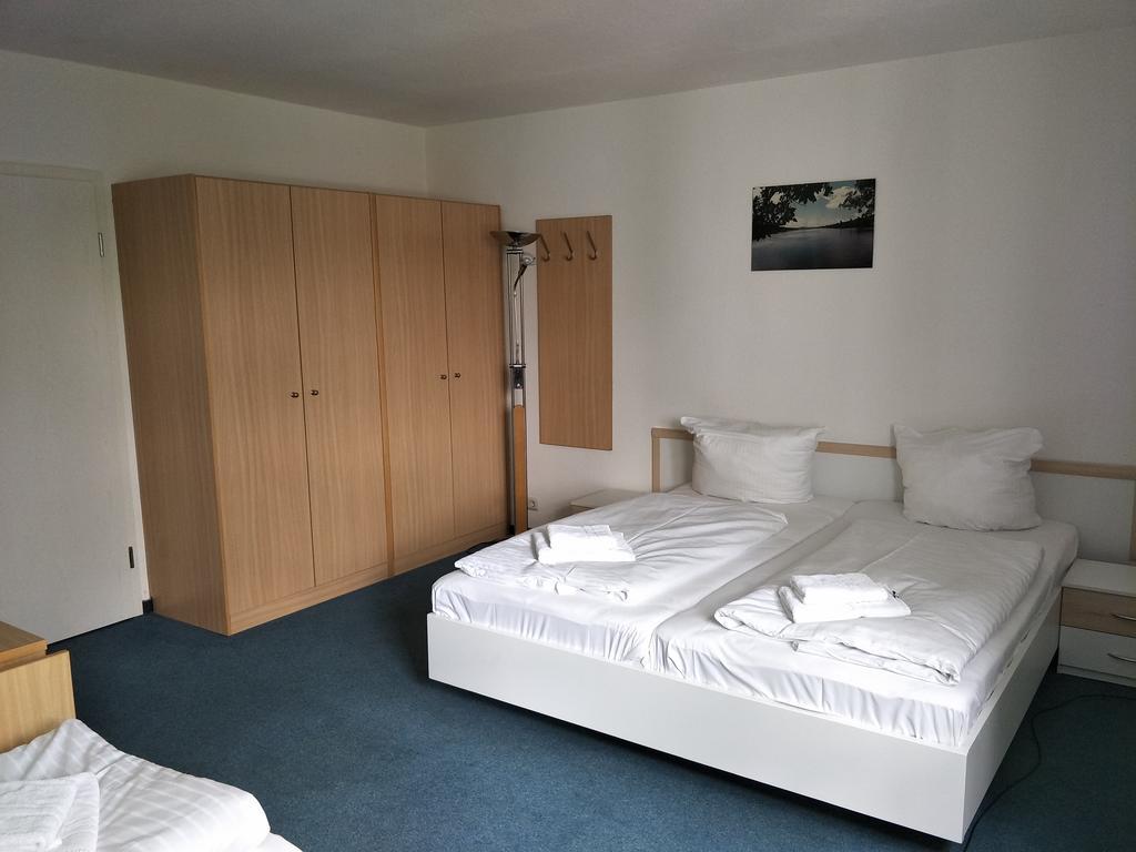 Hotel Zum Gruenen Tor Hoppegarten Extérieur photo