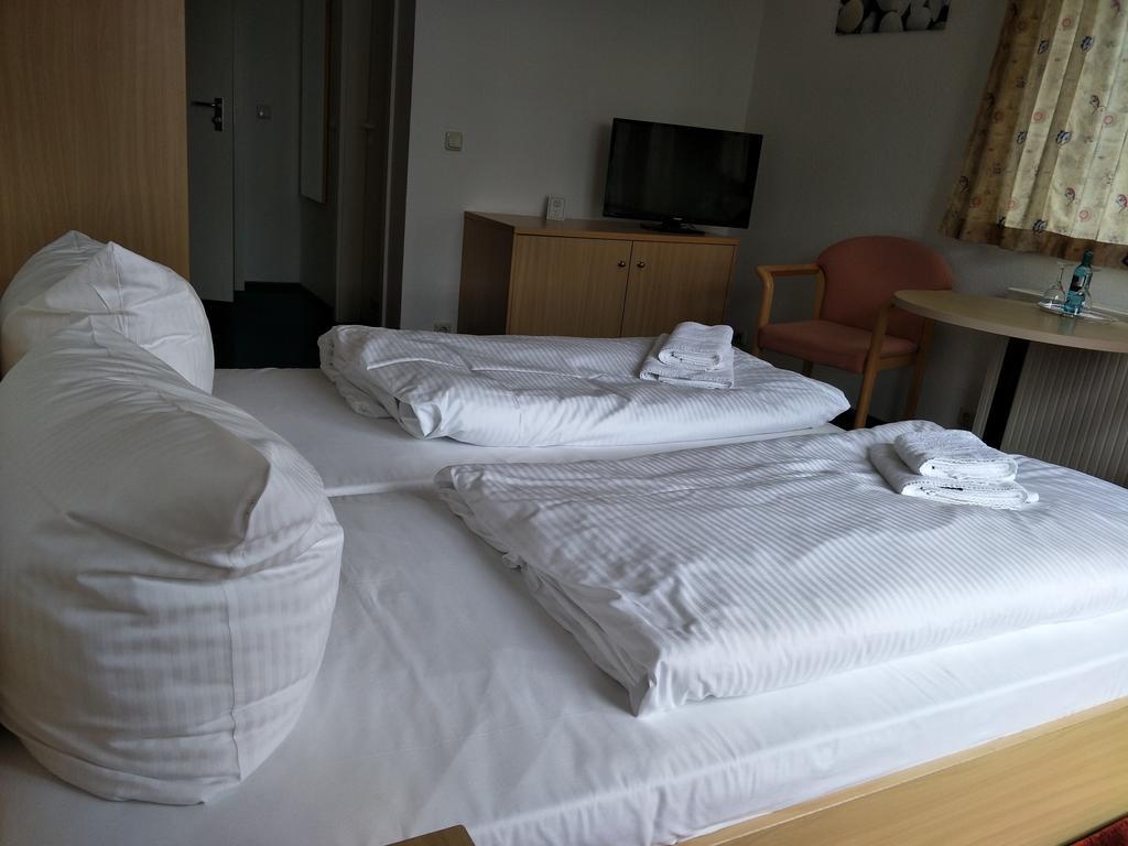 Hotel Zum Gruenen Tor Hoppegarten Extérieur photo